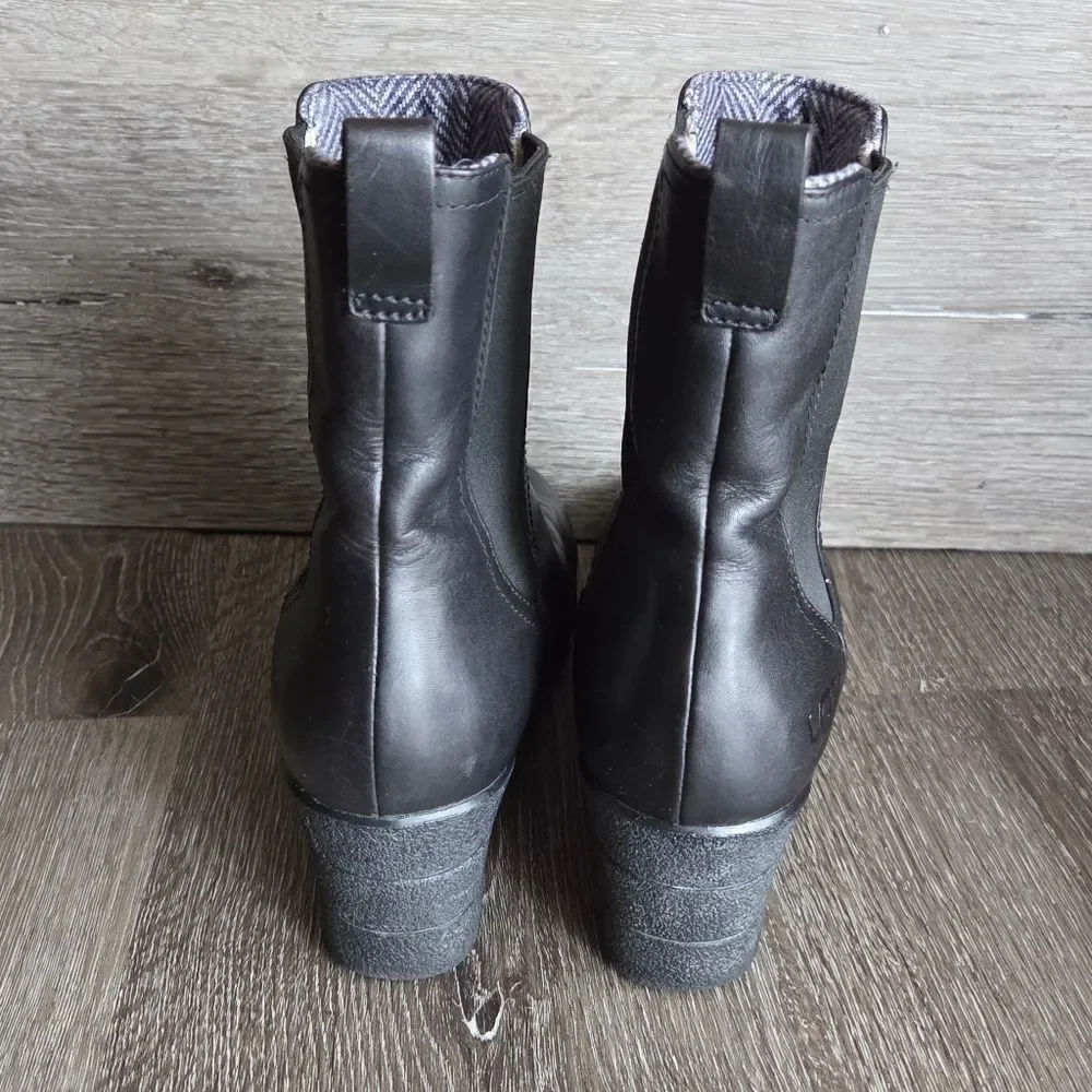 UGG Dupre Genuine Sheepskin Wedge Boots Black Size 9